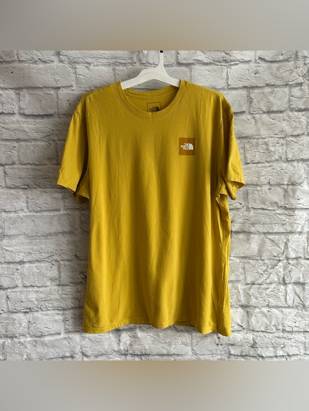 PREOWNED THE NORTH FACE MENS YELLOW SHORT SLEEVE TSHIRT XL
